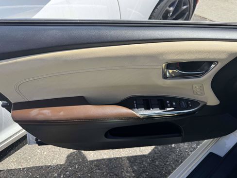 Used 2018 Toyota Avalon XLE Premium w/ All Weather Liner Package FWD image 13