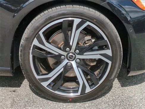 Used 2025 Volvo S60 B5 Plus image 11