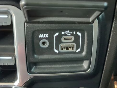 Used 2025 Jeep Gladiator Rubicon w/ Convenience Group image 21