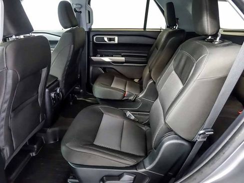 Used 2022 Ford Explorer XLT AWD/4WD image 14