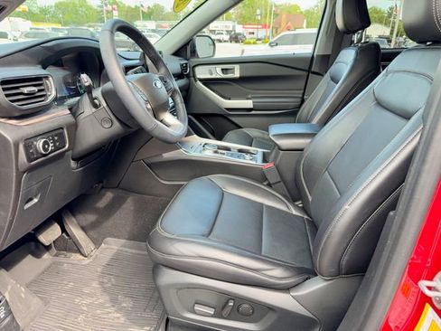 Used 2023 Ford Explorer Limited w/ Equipment Group 301A AWD/4WD image 13