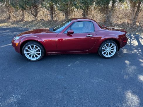 Used 2007 MAZDA MX-5 Miata Grand Touring w/ Premium Pkg image 2