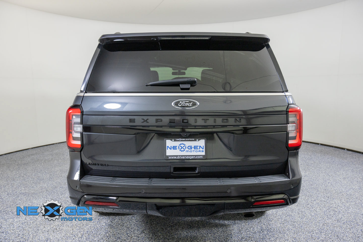 Used 2024 Ford Expedition Limited AWD/4WD image 7