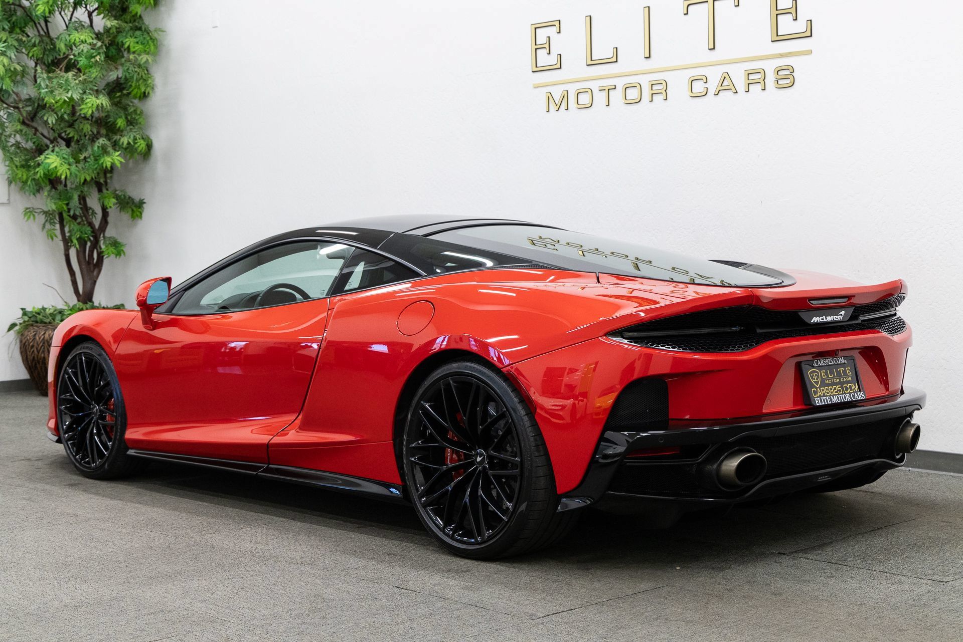 Used 2021 McLaren GT RWD image 3