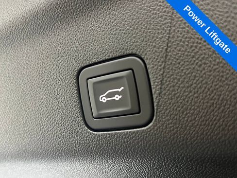 Used 2025 Chevrolet Suburban Z71 AWD/4WD image 30
