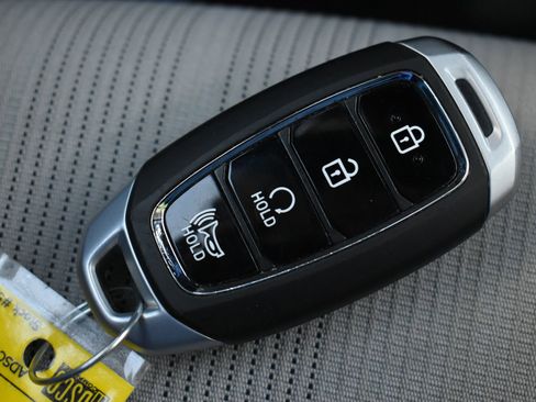 Used 2025 Hyundai Venue SEL FWD image 32