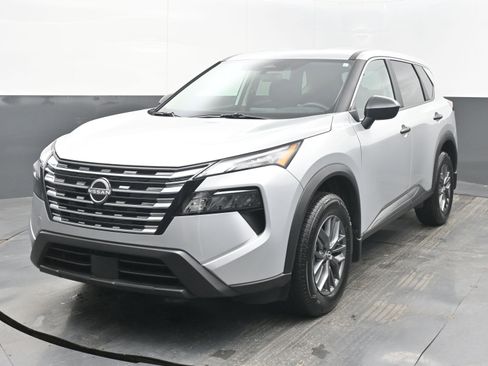 Certified 2025 Nissan Rogue S image 3