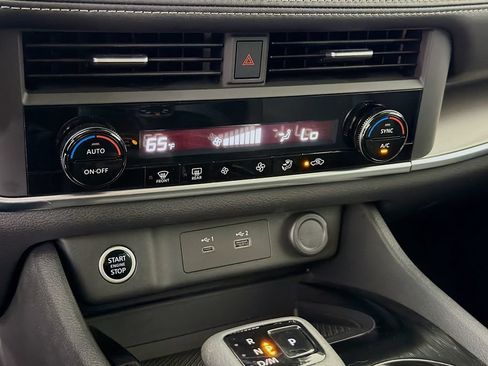 Used 2023 Nissan Rogue SV AWD/4WD image 19