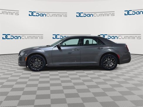 Used 2019 Chrysler 300 S image 5