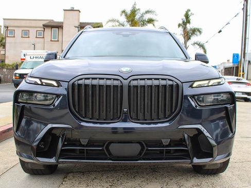 Used 2024 BMW X7 xDrive40i w/ M Sport Package AWD/4WD image 10
