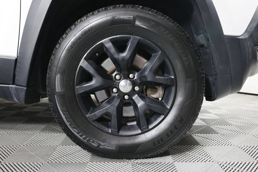 Used 2015 Jeep Cherokee Trailhawk w/ Comfort/Convenience Group AWD/4WD image 6