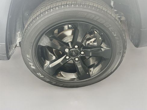 Used 2023 Jeep Grand Cherokee Altitude AWD/4WD image 11