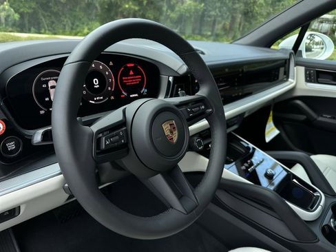 New 2025 Porsche Cayenne AWD/4WD image 10