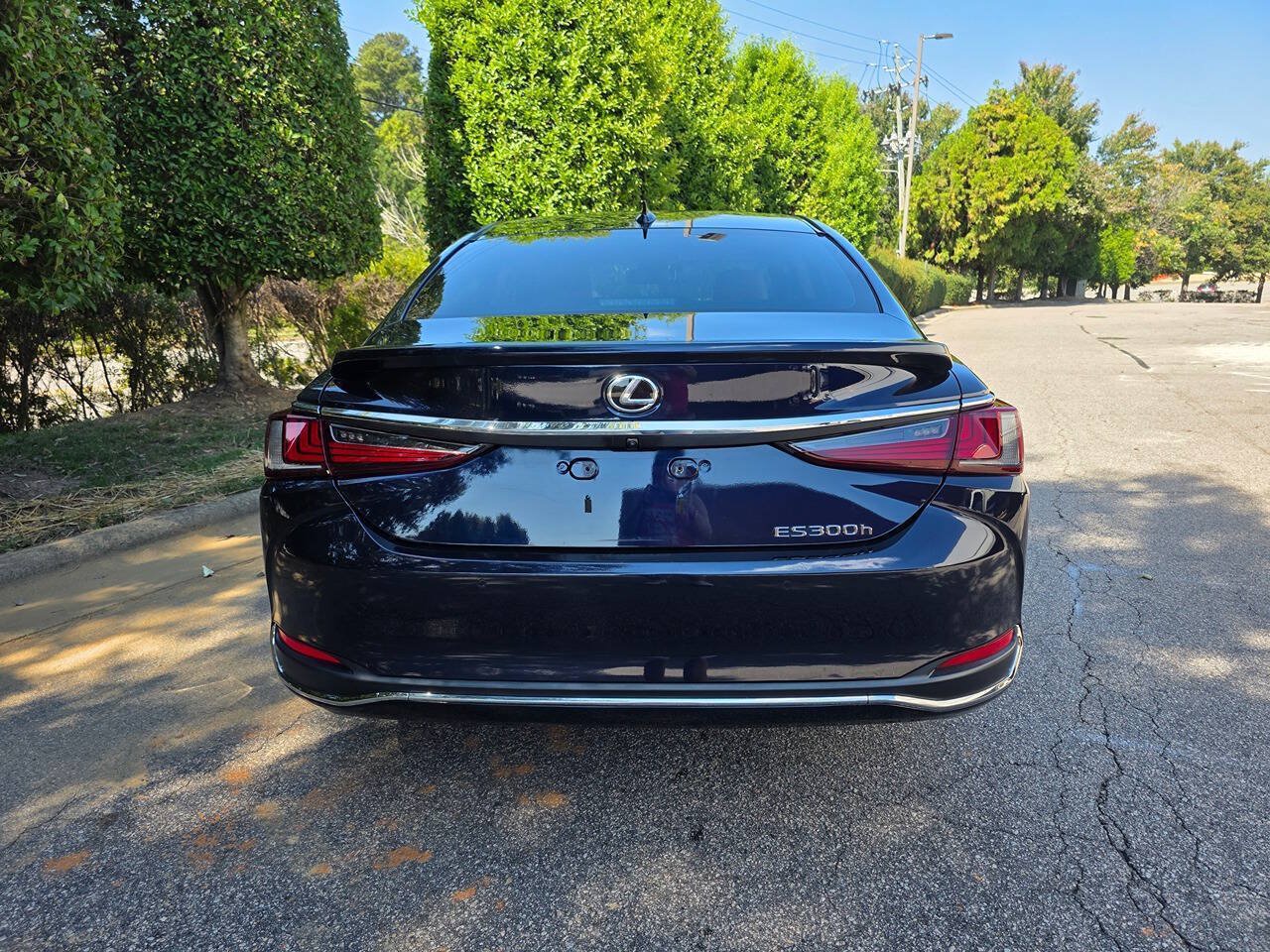 Used 2024 Lexus ES 300h w/ Premium Package FWD image 4