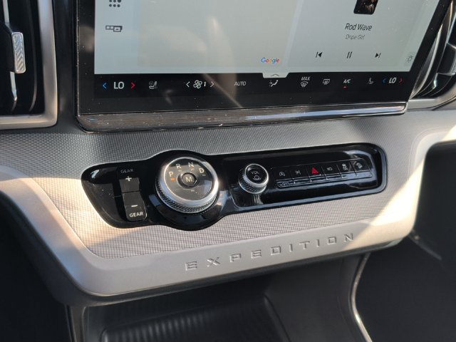 Used 2025 Ford Expedition Active AWD/4WD image 24