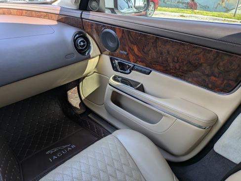 Used 2017 Jaguar XJ L Portfolio RWD image 18