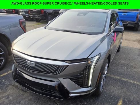 Used 2025 Cadillac Optiq Luxury 2 w/ LPO, Floor Liner Package AWD/4WD image 1