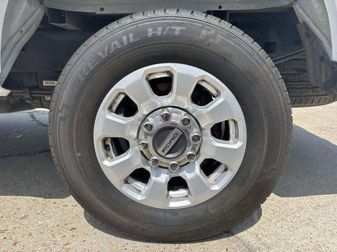 Used 2024 Ford F250 XLT image 3