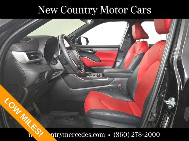Used 2025 Toyota Highlander XSE AWD/4WD image 13