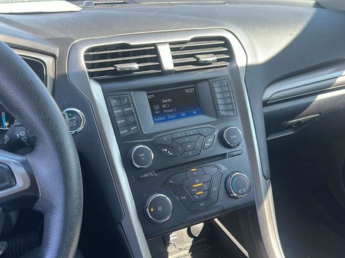 Used 2017 Ford Fusion SE image 14