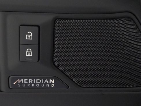 New 2026 Land Rover Defender 110 X-Dynamic SE AWD/4WD image 23
