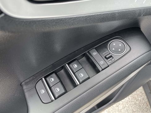 Used 2025 Kia Soul LX w/ LX Technology Package FWD image 14