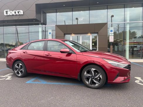 Used 2023 Hyundai Elantra SEL w/ Convenience Package FWD image 3