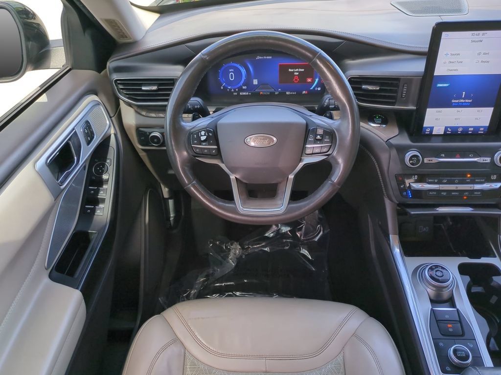 Used 2020 Ford Explorer Platinum w/ Premium Technology Package AWD/4WD image 17
