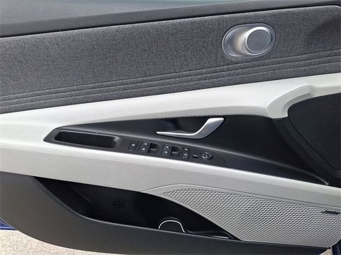 Certified 2022 Hyundai Elantra Limited image 12