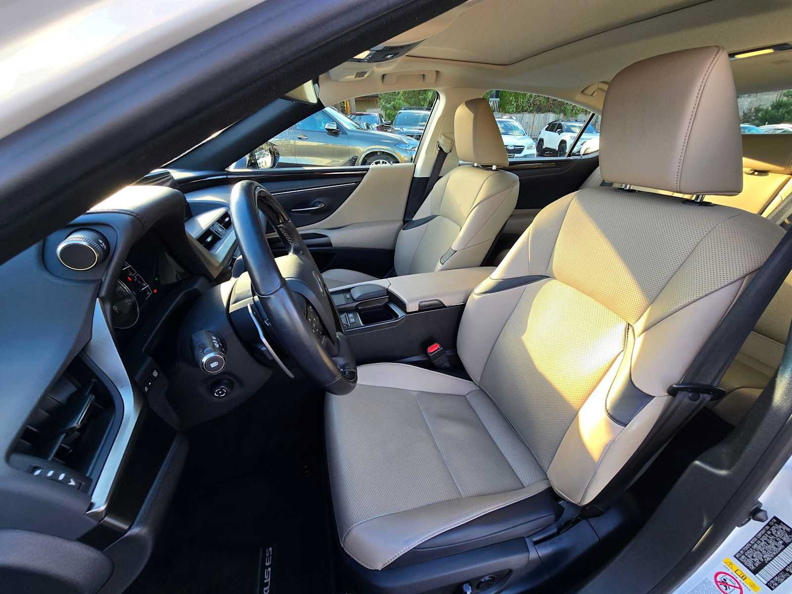 Used 2019 Lexus ES 300h w/ Premium Package FWD image 21