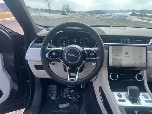 New 2026 Jaguar F-PACE SVR image 13