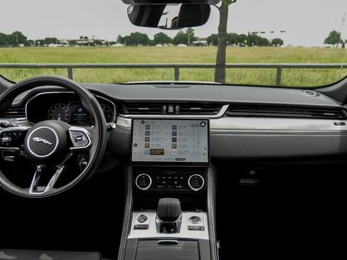Used 2025 Jaguar F-PACE R-Dynamic S AWD/4WD image 17