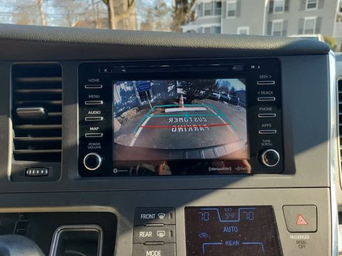 Used 2019 Toyota Sienna LE image 13