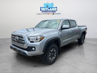Used 2017 Toyota Tacoma TRD Off-Road w/ Premium & Technology Package AWD/4WD video 1