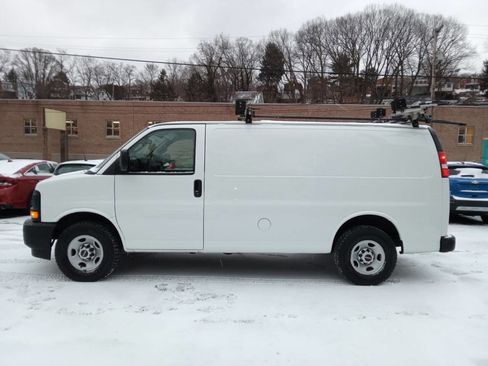 Used 2017 GMC Savana 2500 image 2