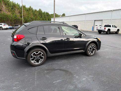 Used 2017 Subaru Crosstrek 2.0i Premium w/ Moonroof Package AWD/4WD image 4