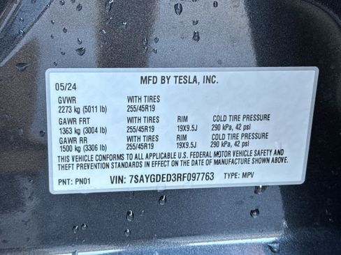 Used 2024 Tesla Model Y 2WD image 33