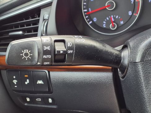 Used 2019 Kia Cadenza Technology image 14