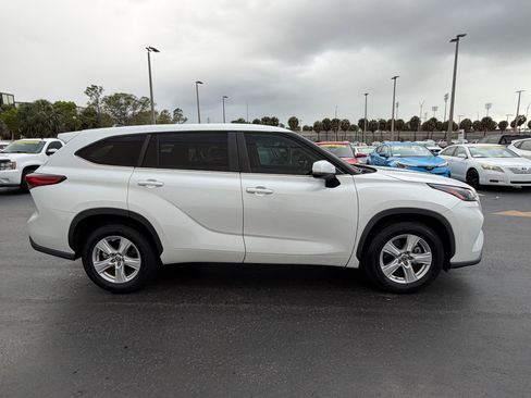 Used 2023 Toyota Highlander LE image 8