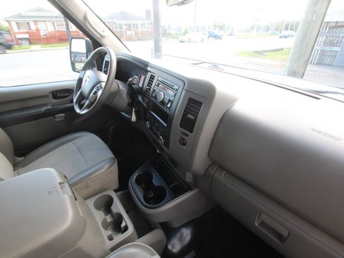 Used 2017 Nissan NV 3500 SV RWD image 13