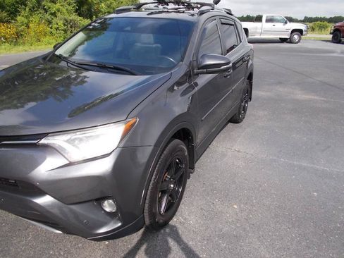 Used 2017 Toyota RAV4 XLE AWD/4WD image 8