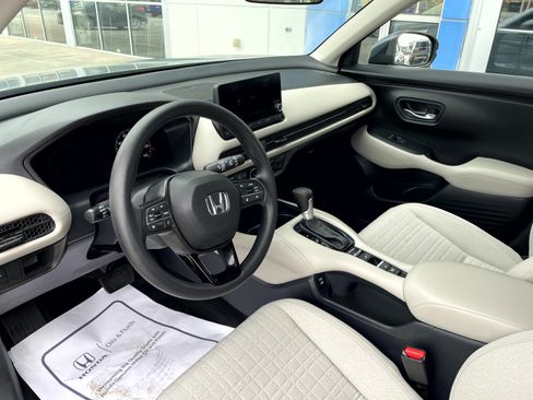 Used 2025 Honda HR-V LX image 12