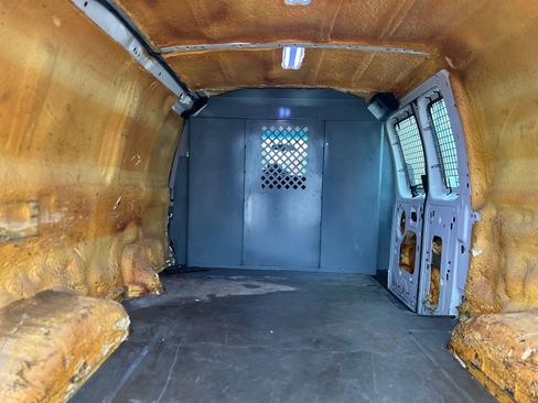 Used 2009 Ford E-350 and Econoline 350 Super Duty image 15