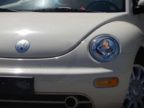 Used 2005 Volkswagen Beetle GLS FWD image 4