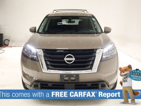 Used 2024 Nissan Pathfinder Platinum image 2
