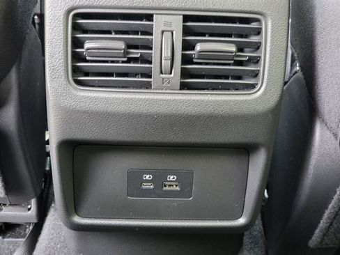 Used 2023 Nissan Rogue SV AWD/4WD image 13