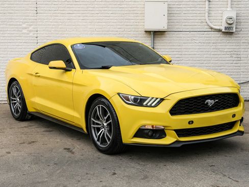 Used 2016 Ford Mustang Premium image 5