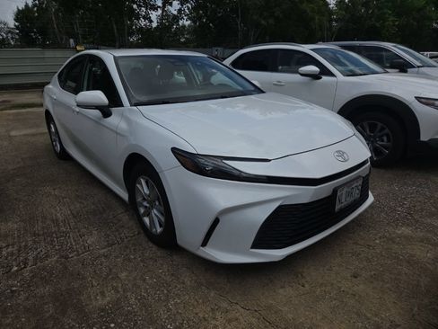 Used 2025 Toyota Camry LE FWD image 6