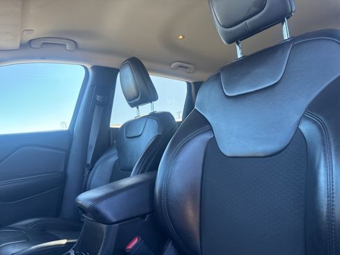 Used 2020 Jeep Cherokee Latitude Plus image 30