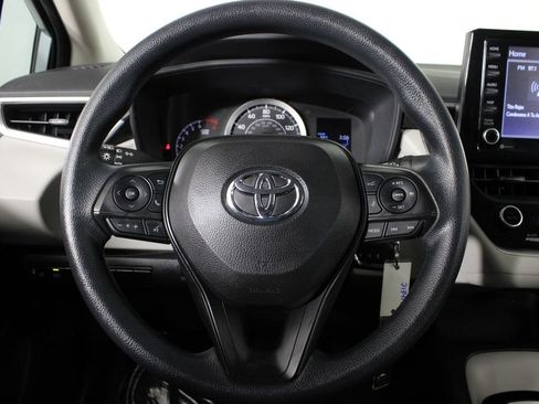 Used 2022 Toyota Corolla LE image 9